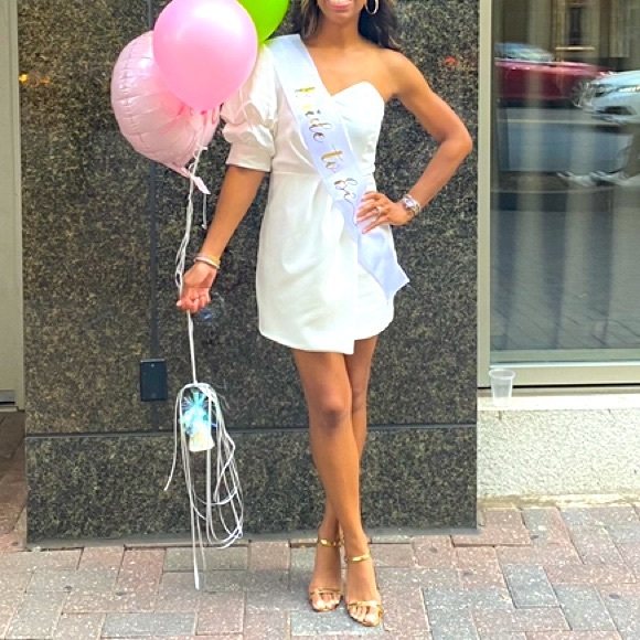 DO +BE (Bachelorette dress) - Picture 1 of 4